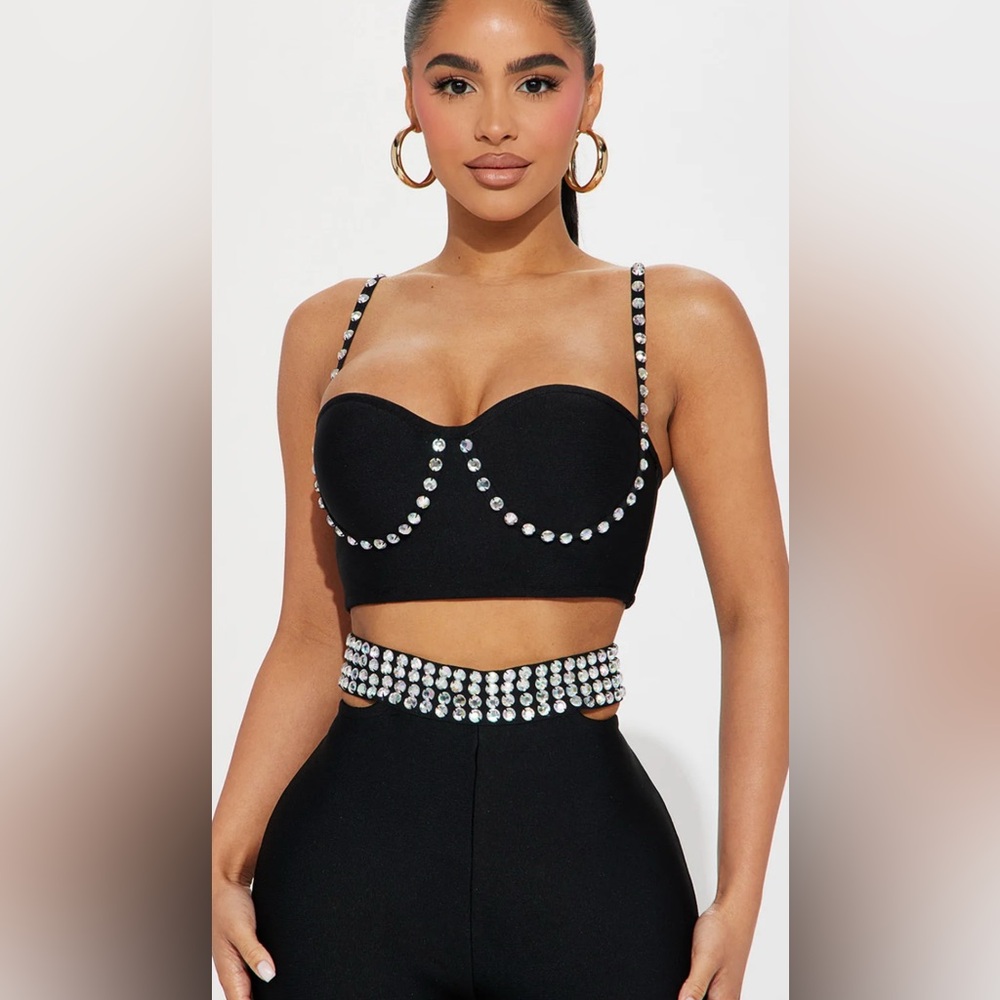 Fashion Nova Sm Elegant Black Embellished Women's Bralette with gold zipper
